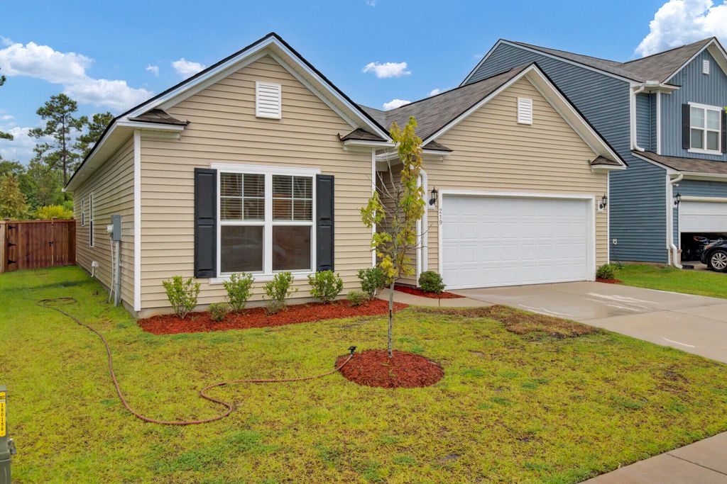 Photo of 219 Hayworth Road, Summerville, SC 29486 (MLS # 25028237)