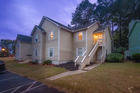 A home in North Charleston