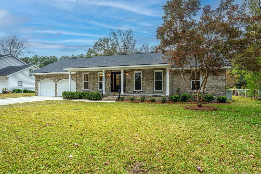 Photo of 1561 Montclair Street, Charleston, SC 29407 (MLS # 25032180)