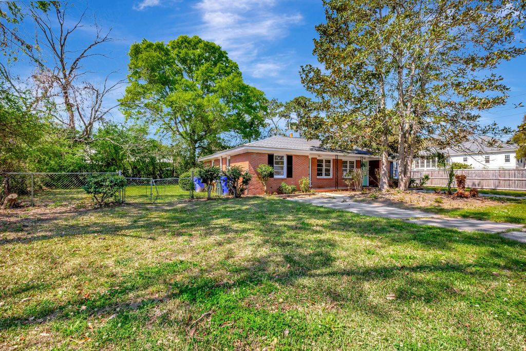 Photo of 767 Bermuda Street, Charleston, SC 29412 (MLS # 26007971)