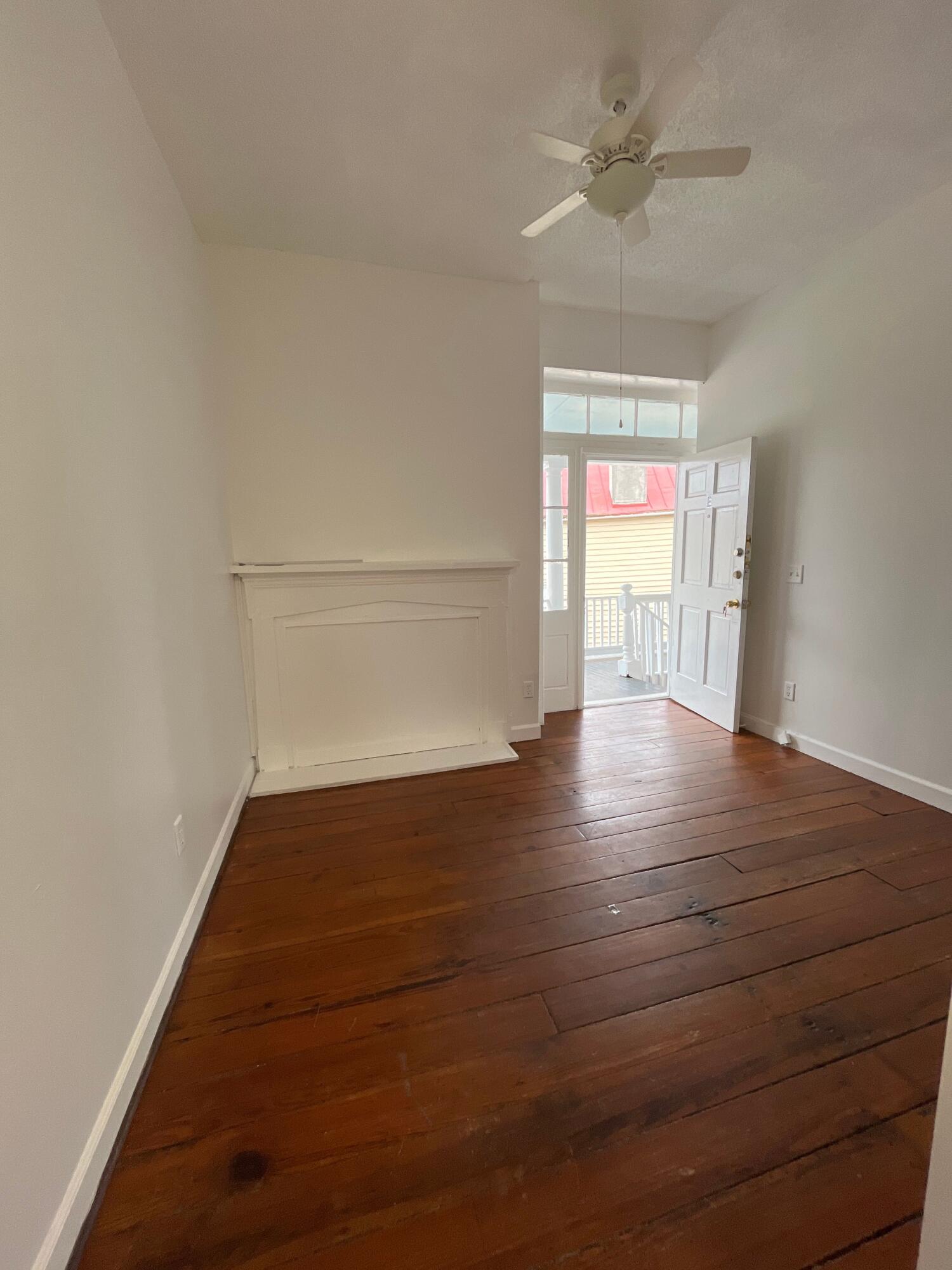 126 Alexander Street E