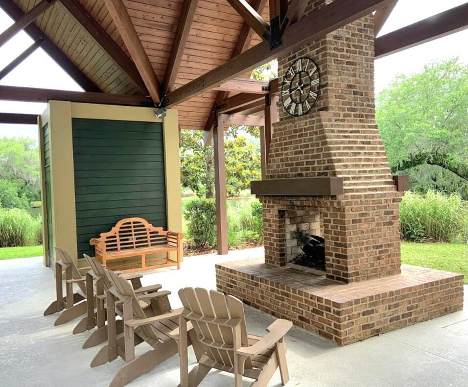 5561 Colonial Chatsworth Circle