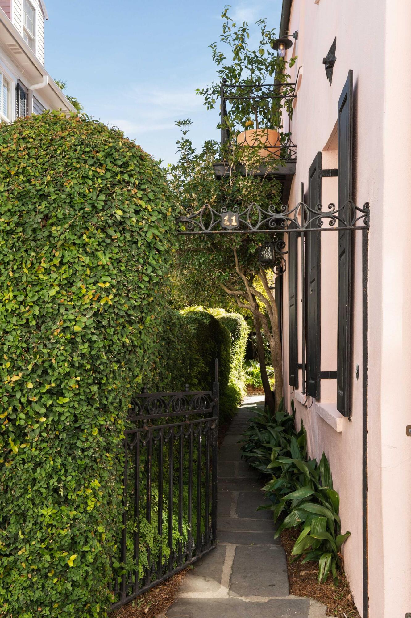 11 Saint Michaels Alley