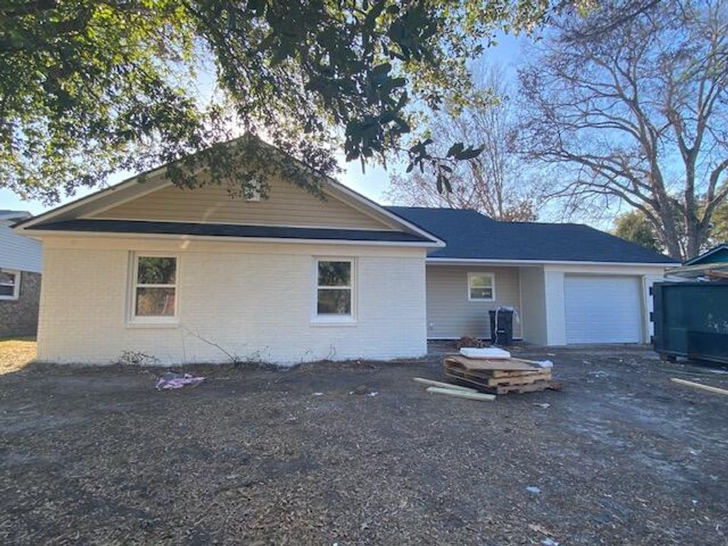 Photo of 25 Kenilworth Road, Goose Creek, SC 29445 (MLS # 26000429)