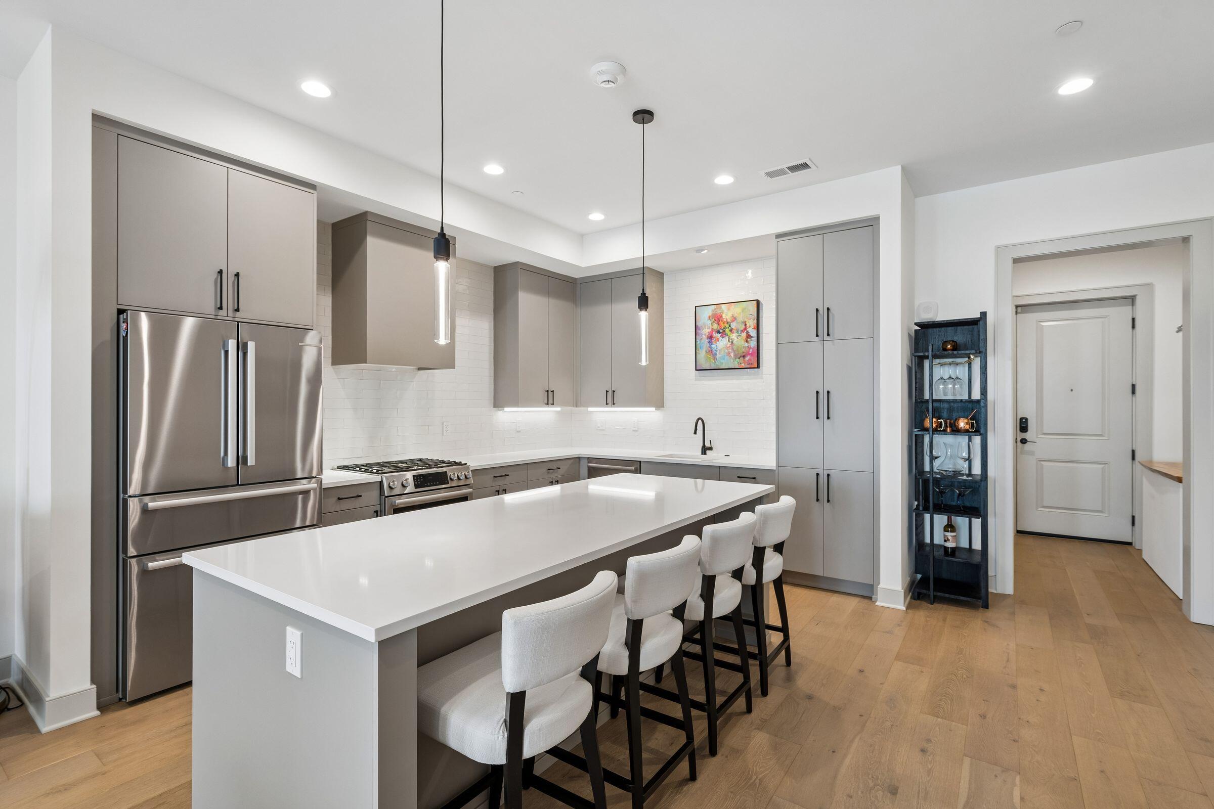 320 Longshore Street 1034