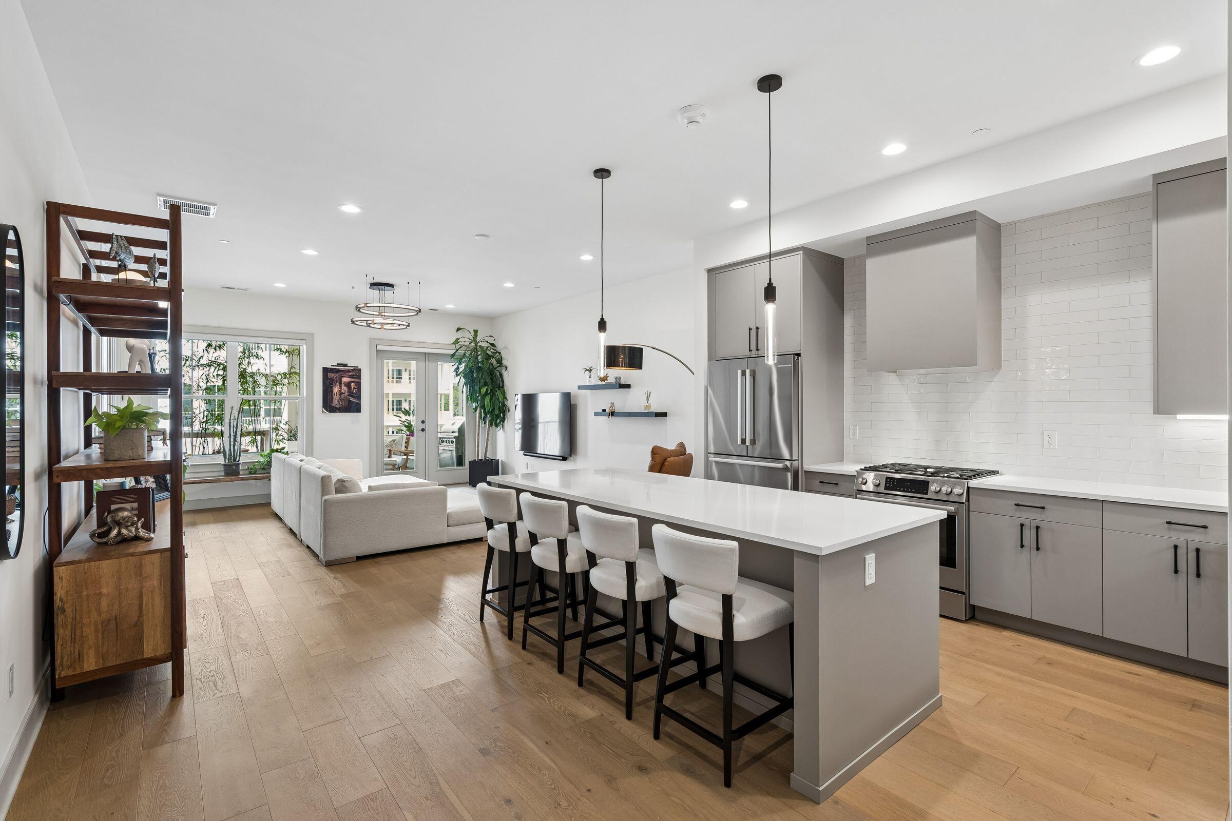 320 Longshore Street 1034