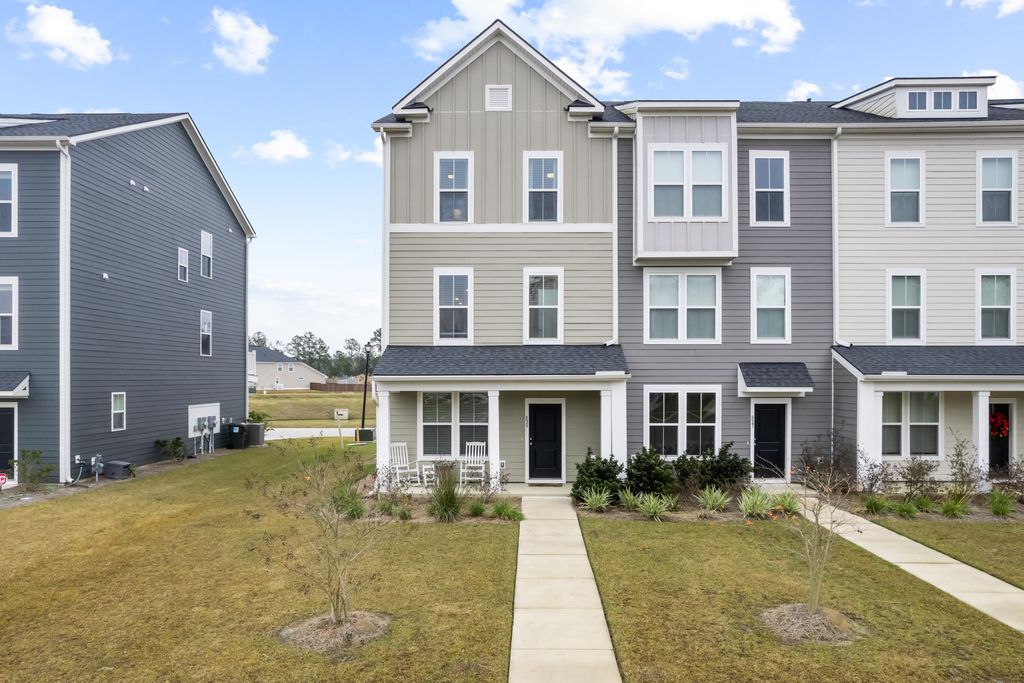 Photo of 829 Recess Point Drive, Moncks Corner, SC 29461 (MLS # 25032613)