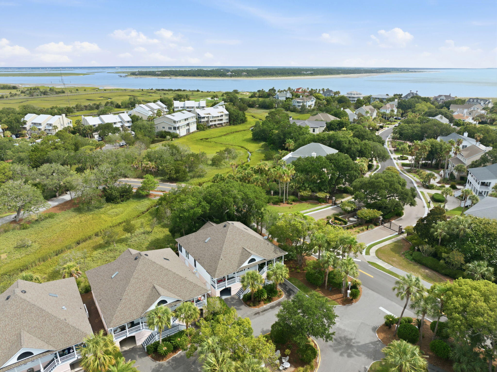 2 Links Clubhouse Court