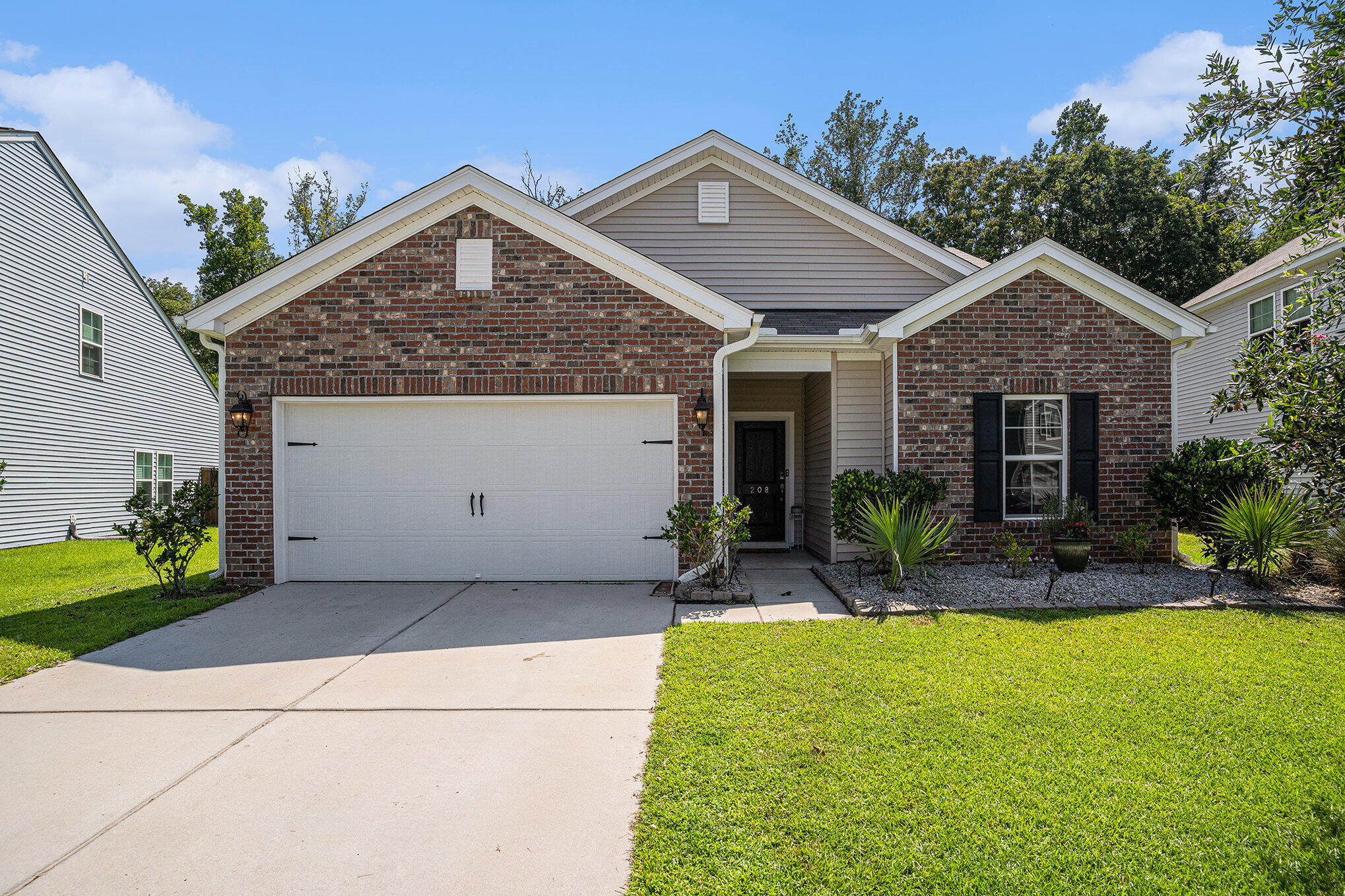 View Summerville, SC 29483 house