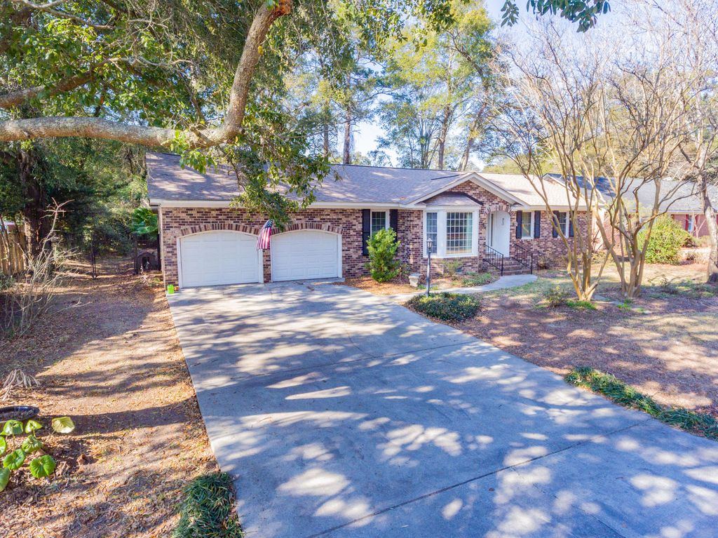 Photo of 758 Larkwood Road, Charleston, SC 29412 (MLS # 26003454)