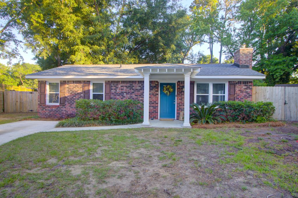 Photo of 1142 Bonnie Lane, Mount Pleasant, SC 29464 (MLS # 26014607)