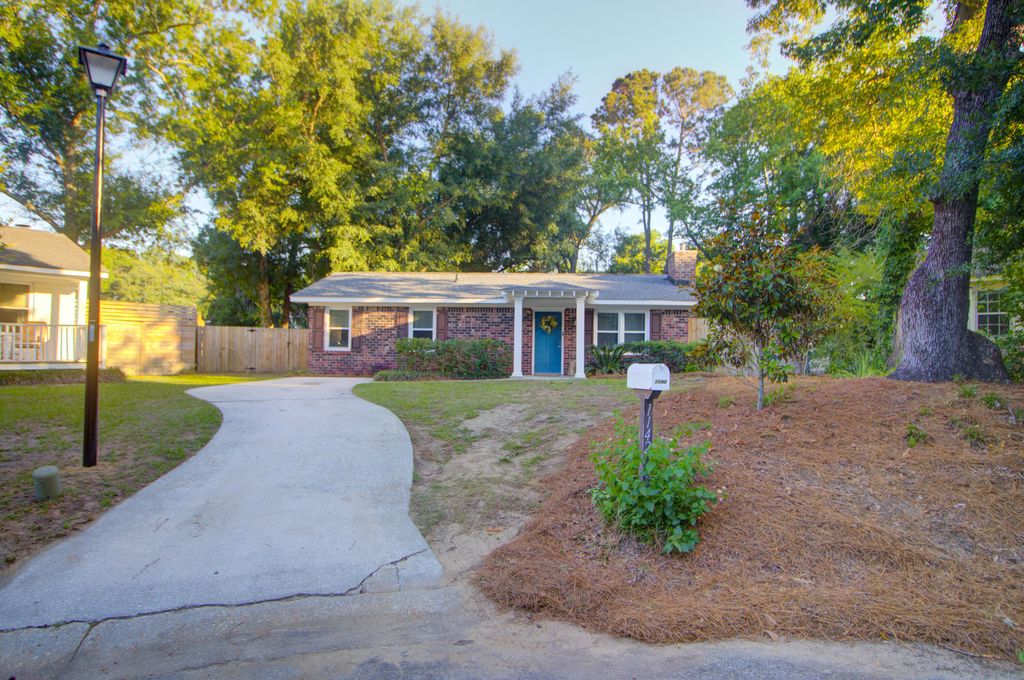 Photo of 1142 Bonnie Lane, Mount Pleasant, SC 29464 (MLS # 26014607)