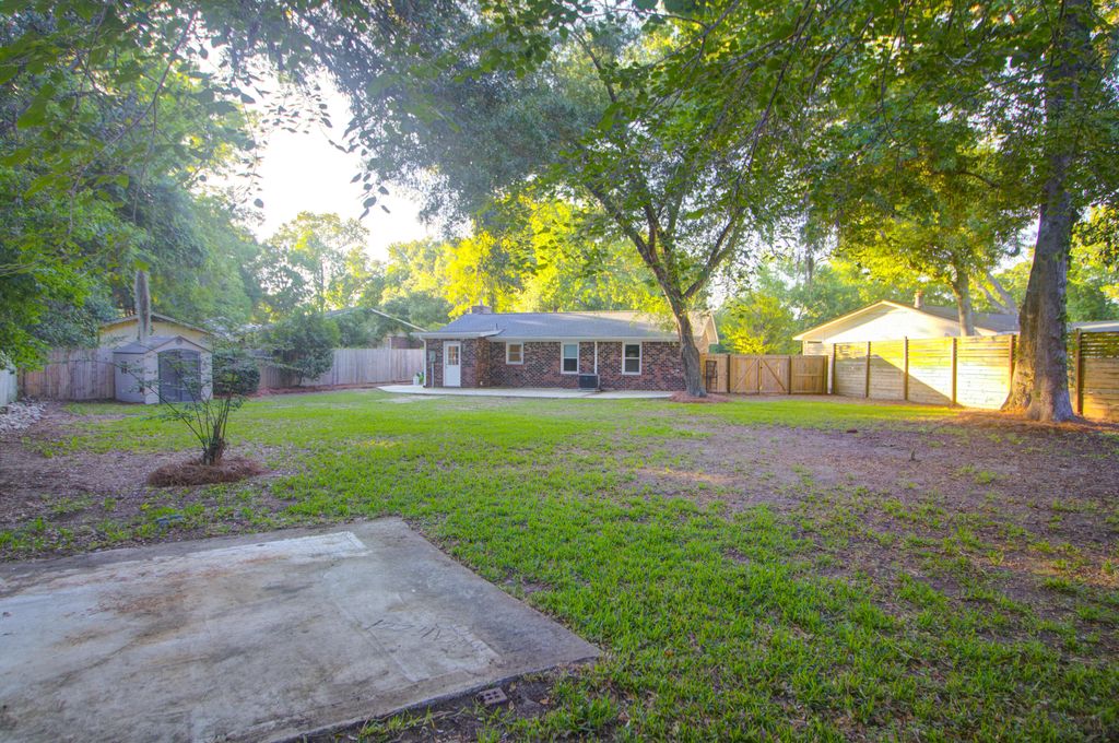 Photo of 1142 Bonnie Lane, Mount Pleasant, SC 29464 (MLS # 26014607)