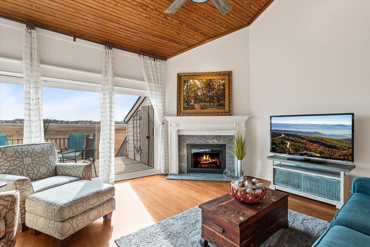 101 River Breeze Drive 43