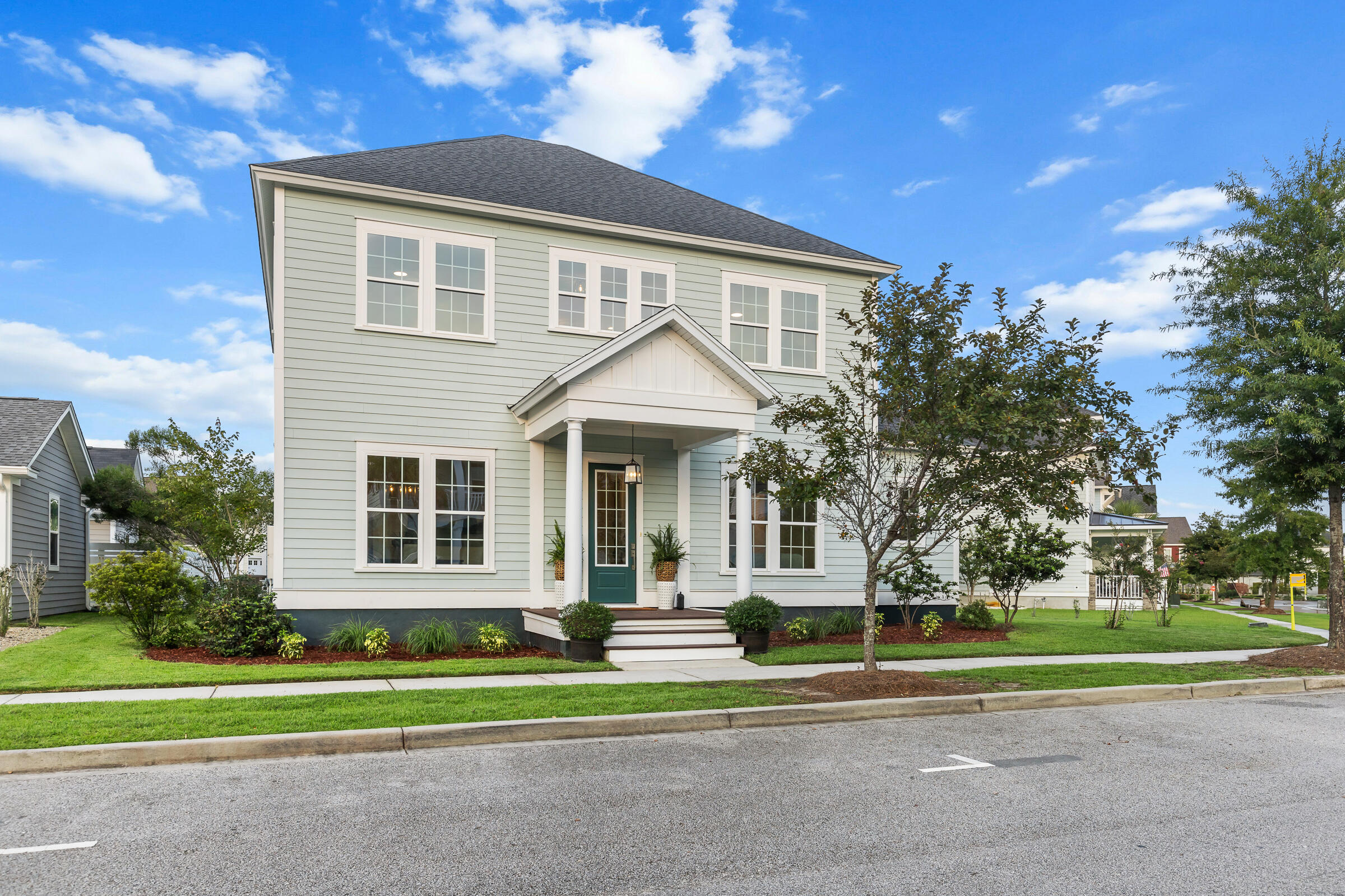 View Summerville, SC 29485 house