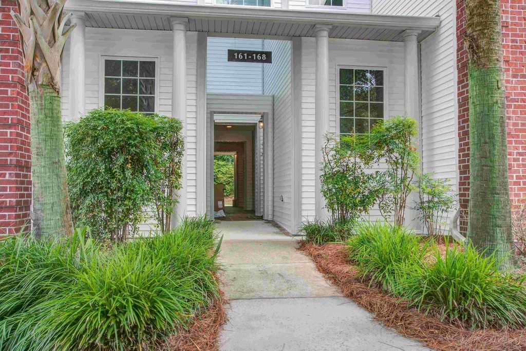 Photo of 163 Golfview Lane, Summerville, SC 29485 (MLS # 26006846)