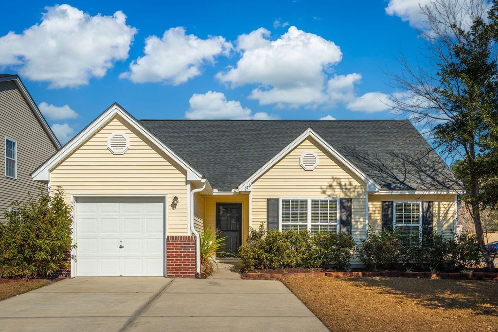 Photo of 279 Avonshire Drive, Summerville, SC 29483 (MLS # 26001994)