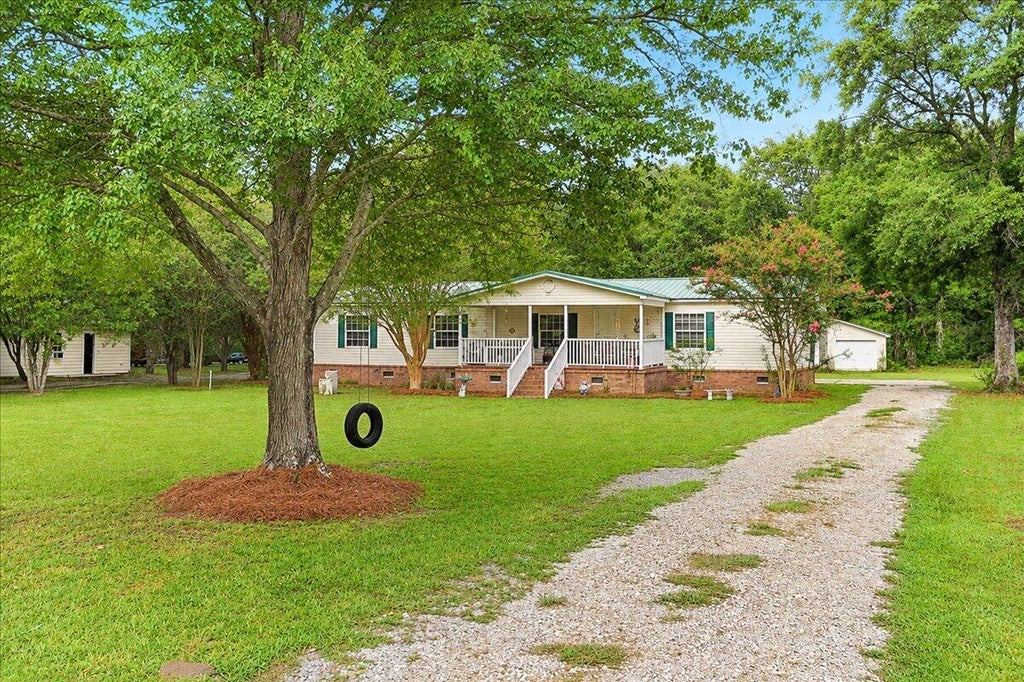 Photo of 624 Coral Acres Drive, Moncks Corner, SC 29461 (MLS # 26022783)