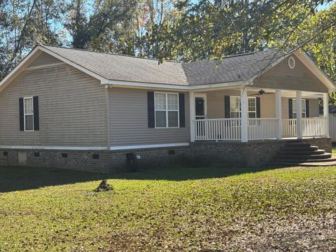 A home in Cottageville