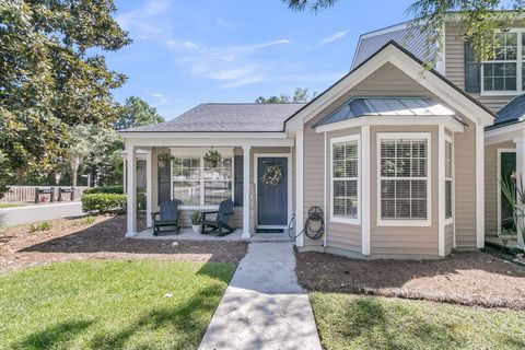 Photo of 1021 Island View Court, Charleston, SC 29492 (MLS # 25023785)