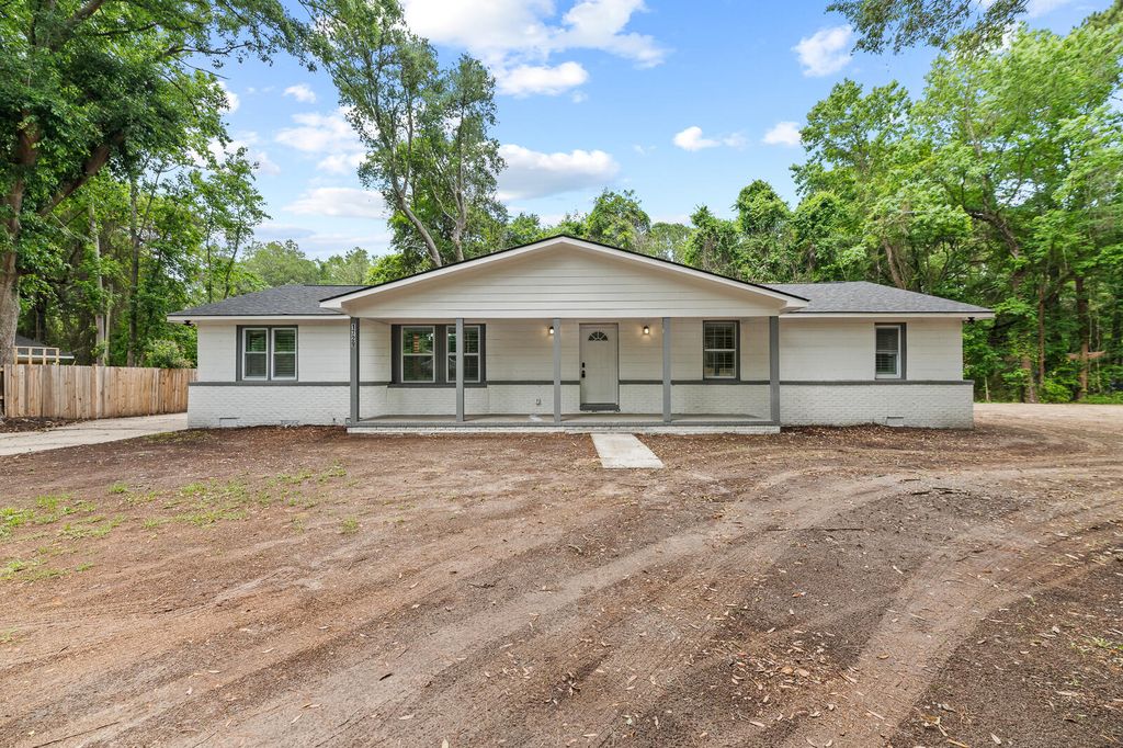 Photo of 1729 N Highway 17, Mount Pleasant, SC 29464 (MLS # 26005626)
