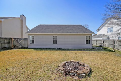 A home in North Charleston