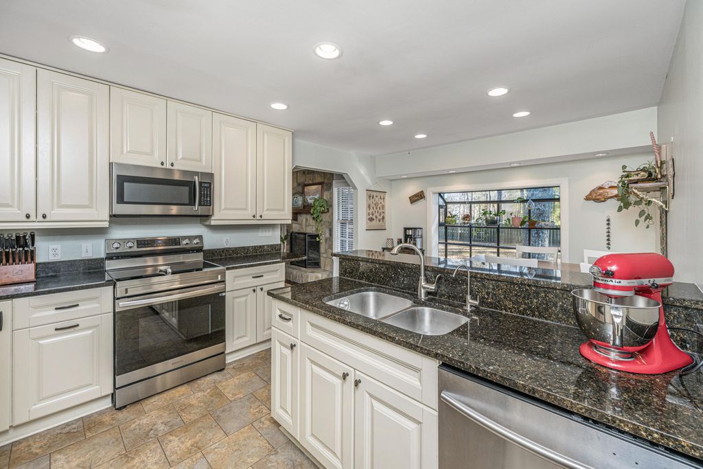 Photo of 105 Sumners Alley, Summerville, SC 29485 (MLS # 26000660)