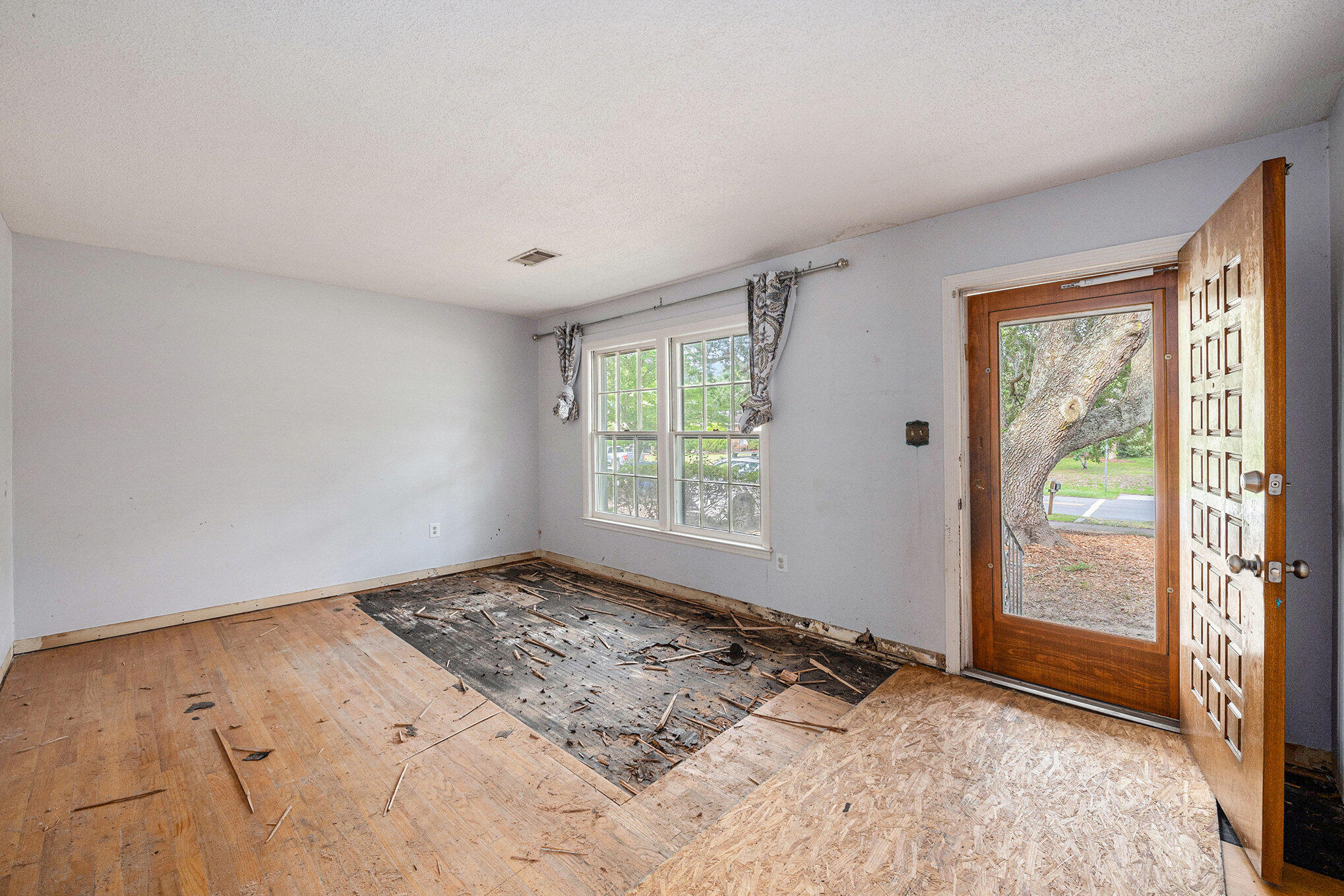 943 Mikell Drive