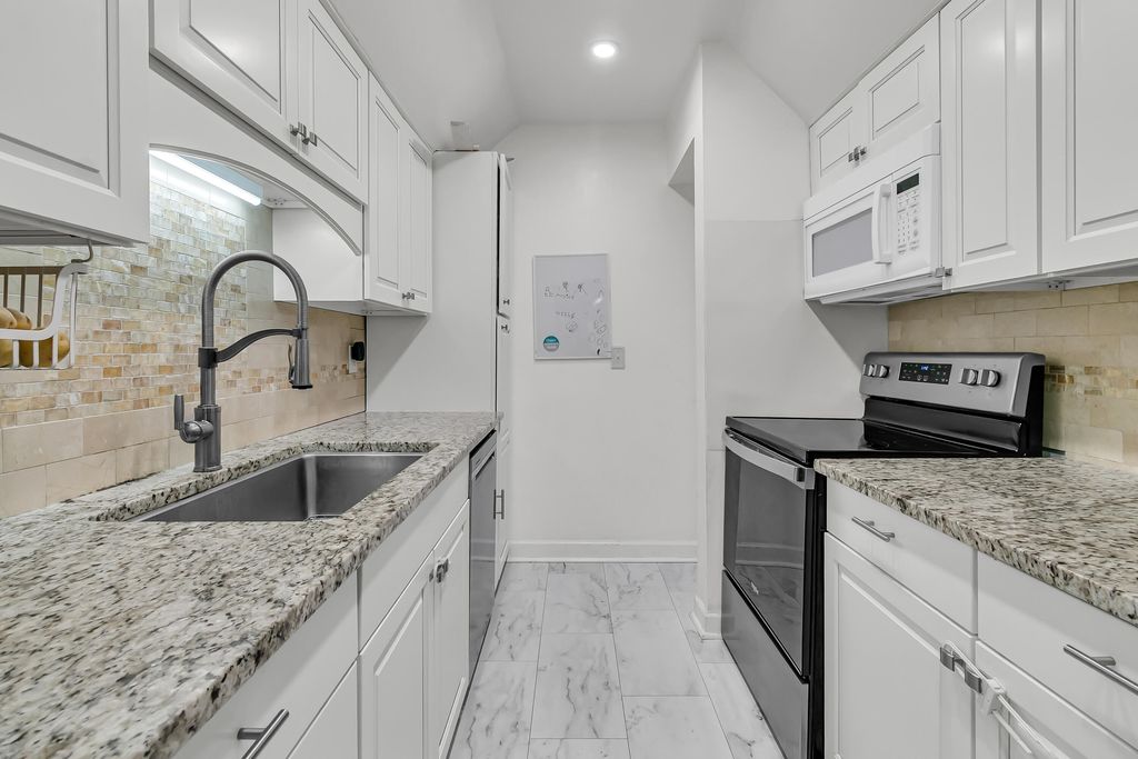 Photo of 104 Kings Way, Summerville, SC 29485 (MLS # 26000871)