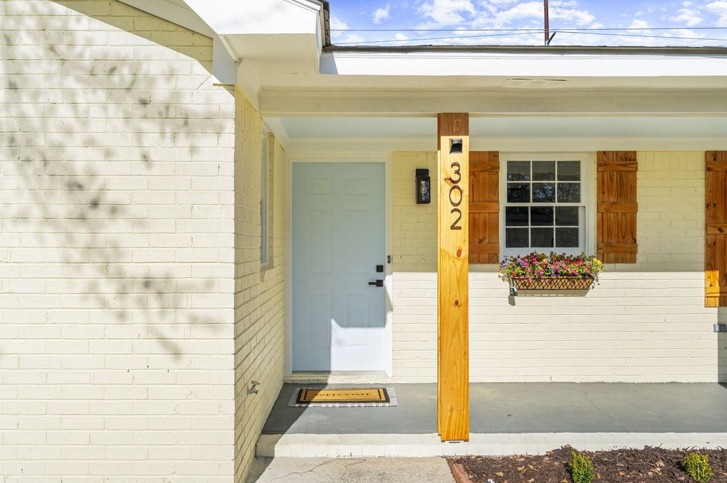 Photo of 302 Gippy Drive, Summerville, SC 29486 (MLS # 26008163)