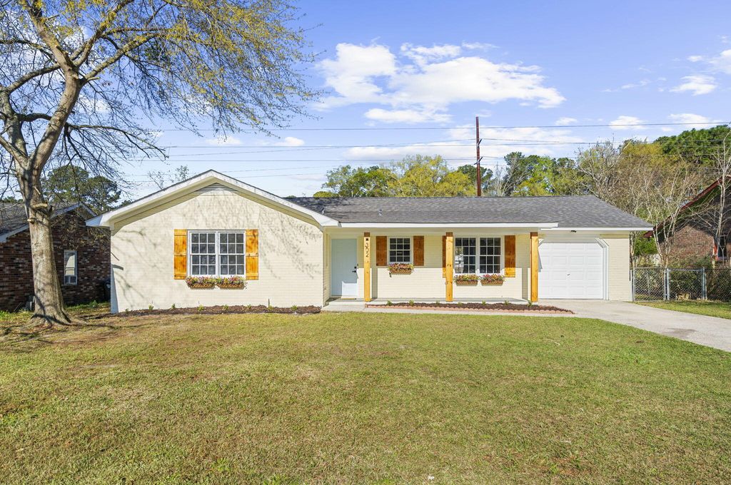 Photo of 302 Gippy Drive, Summerville, SC 29486 (MLS # 26008163)