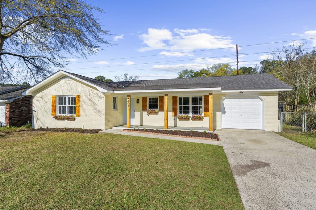 Photo of 302 Gippy Drive, Summerville, SC 29486 (MLS # 26008163)