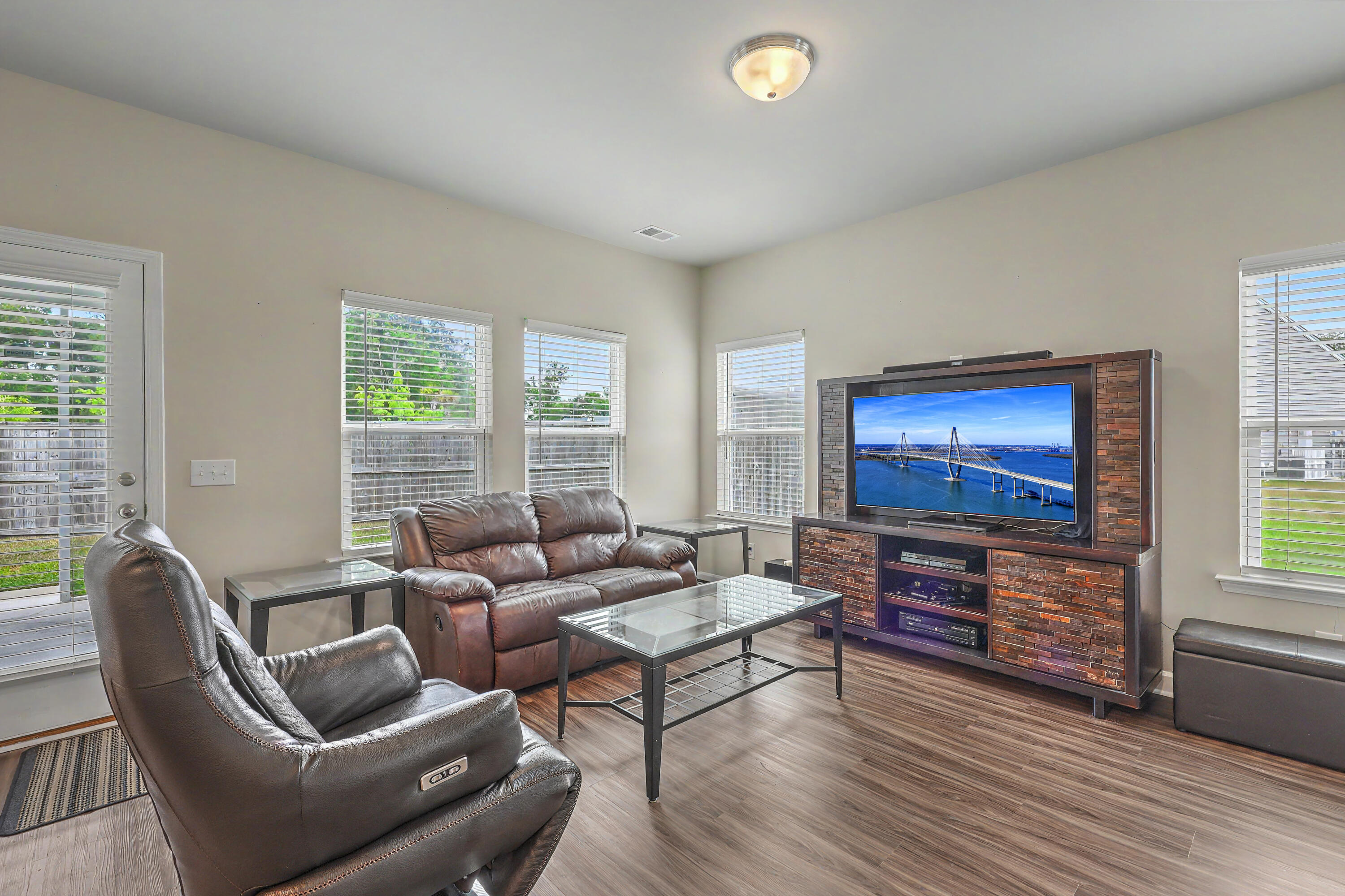 1042 Striped Lane