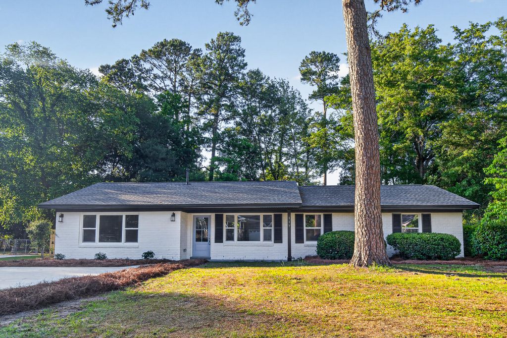 Photo of 117 Camelia Drive, Summerville, SC 29485 (MLS # 26014963)