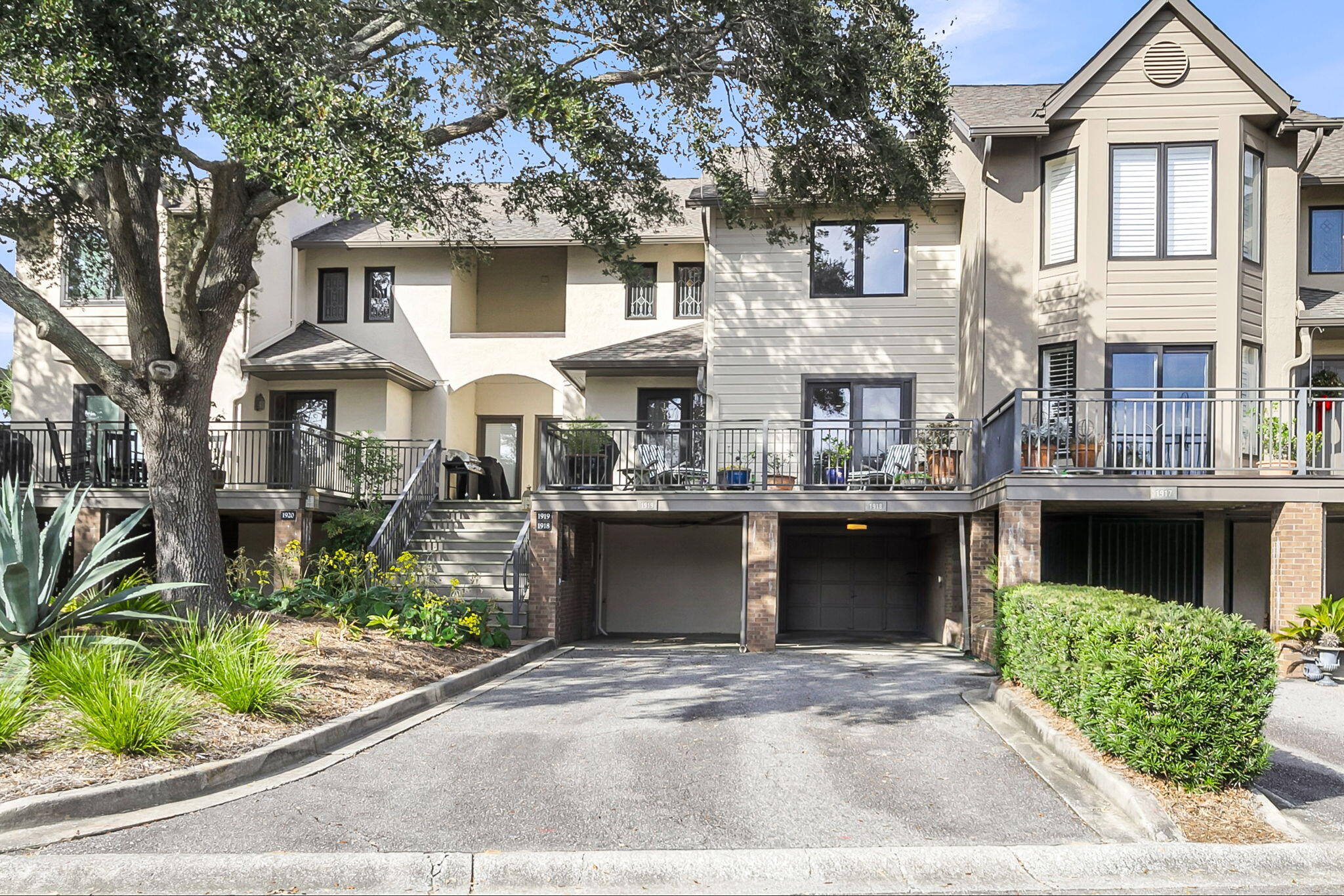 1918 Marsh Oak Lane