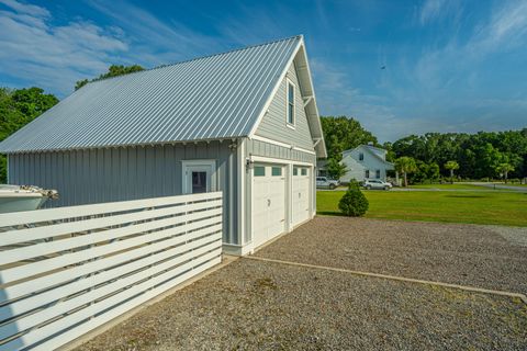 A home in Awendaw