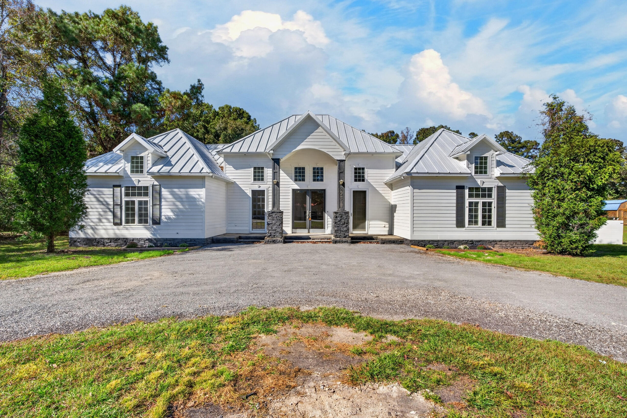 208 Ambassador Avenue