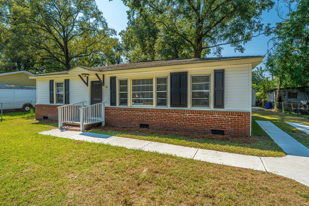 Photo of 17 Stratton Drive, North Charleston, SC 29420 (MLS # 25026813)