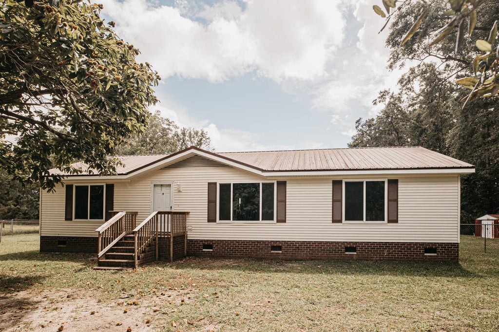 Photo of 5823 Drayton Street, Ravenel, SC 29470 (MLS # 26025607)