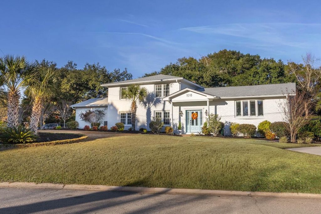 Photo of 1018 Chambers Lane, Mount Pleasant, SC 29464 (MLS # 26009466)