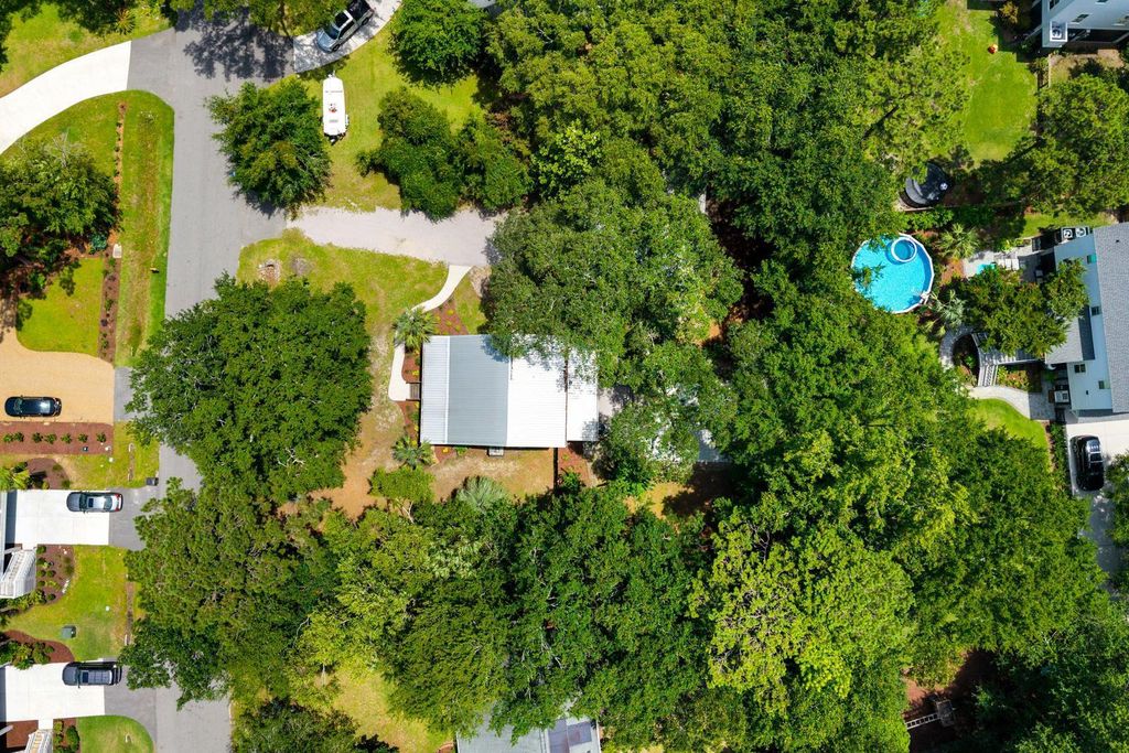 Photo of 1515 N Lakeshore Drive, Mount Pleasant, SC 29466 (MLS # 26003472)