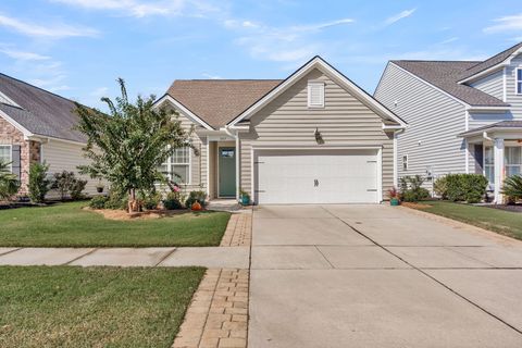 Photo of 307 Fish Creek Court, Summerville, SC 29486 (MLS # 25028931)