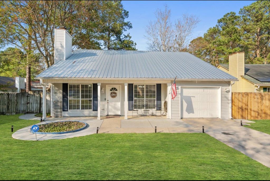 Photo of 309 Regent Street, Summerville, SC 29483 (MLS # 25032764)