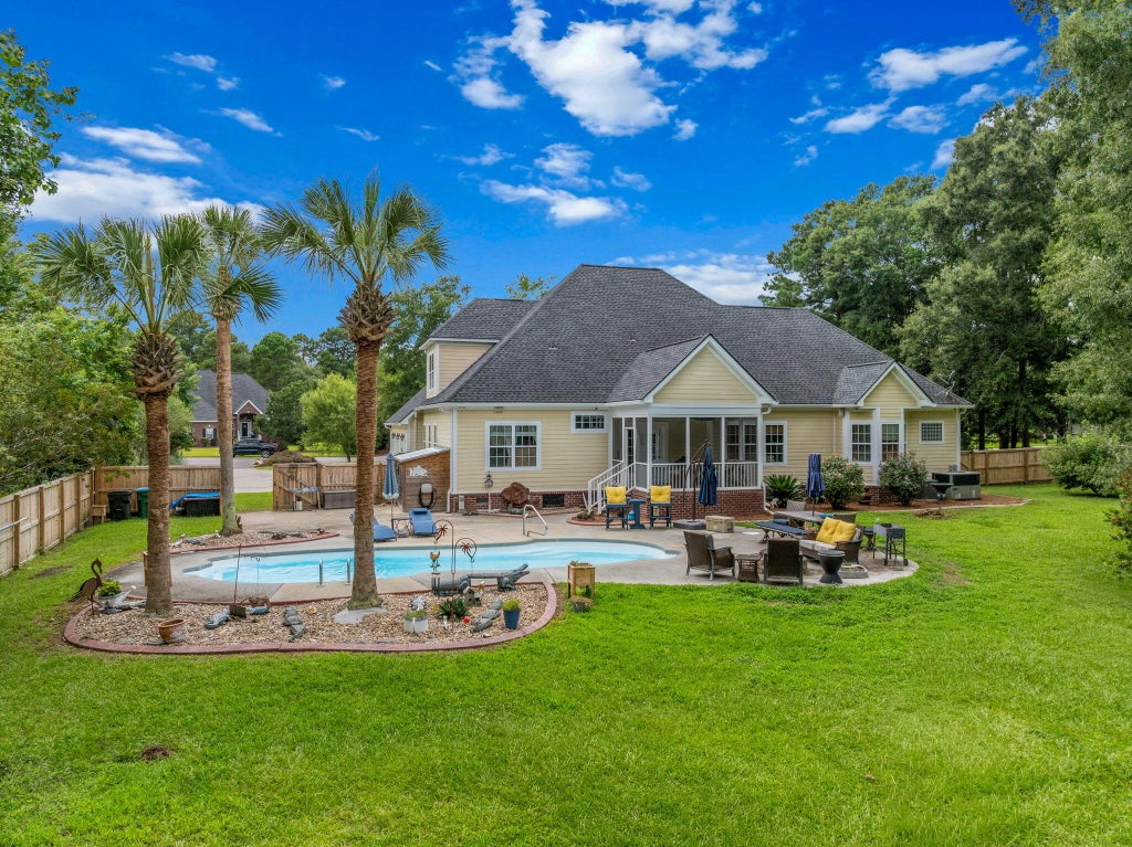 Photo of 1019 Englewood Court, Summerville, SC 29483 (MLS # 26027625)