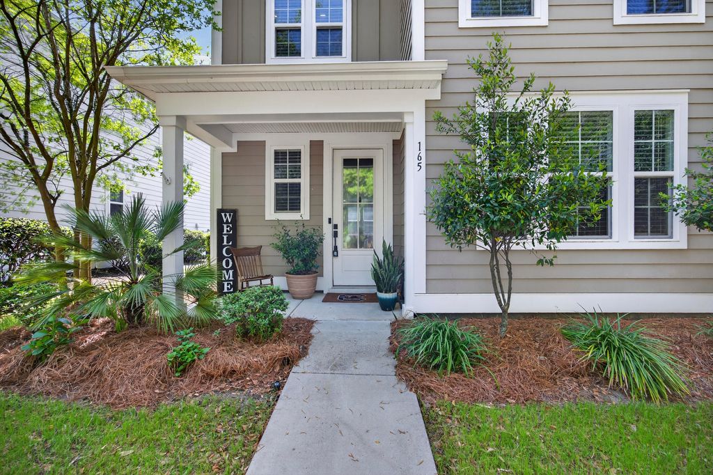 Photo of 165 Village Ponds Drive, Summerville, SC 29483 (MLS # 26010190)