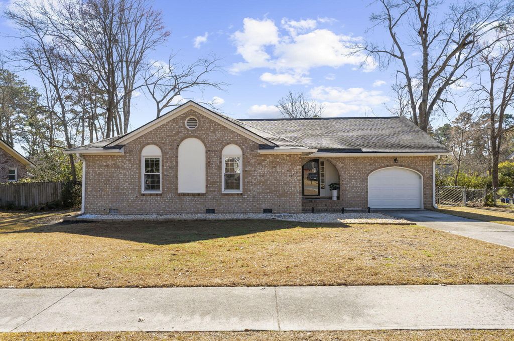 Photo of 118 Bramwell Drive, Summerville, SC 29485 (MLS # 26004778)