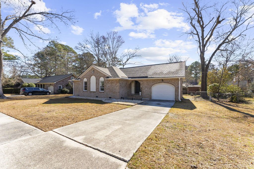 Photo of 118 Bramwell Drive, Summerville, SC 29485 (MLS # 26004778)