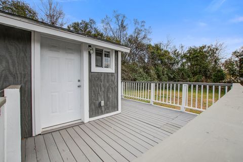 A home in North Charleston