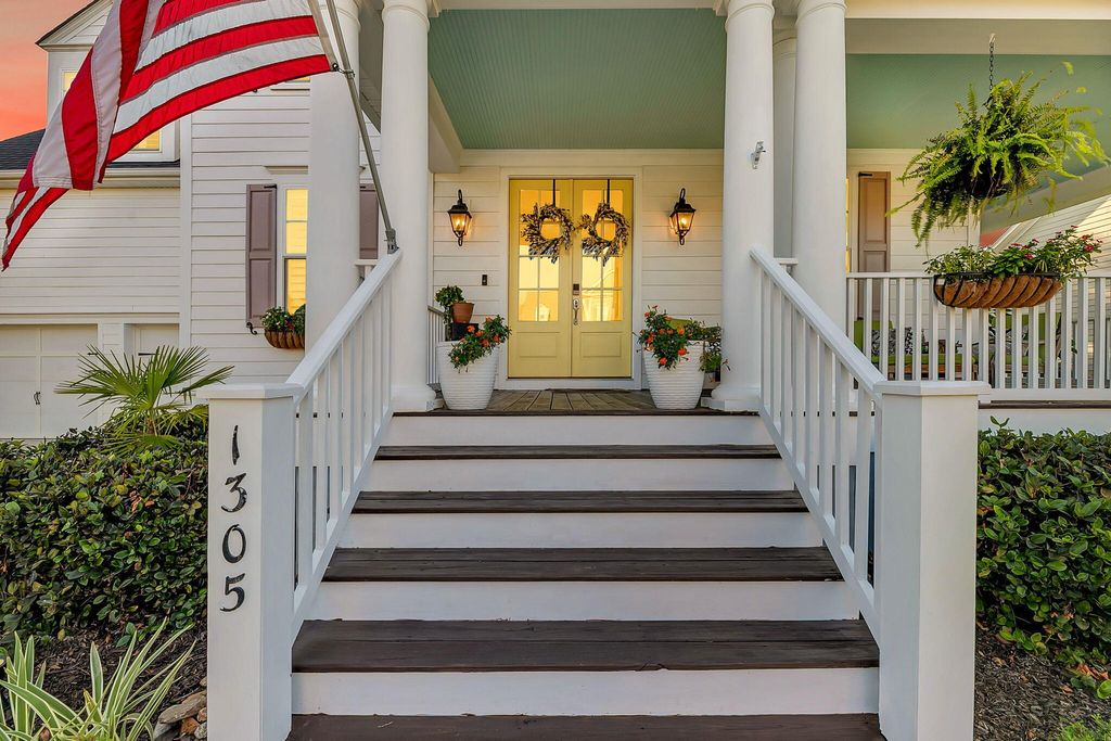 Photo of 1305 Whisker Pole Lane, Mount Pleasant, SC 29466 (MLS # 25025449)