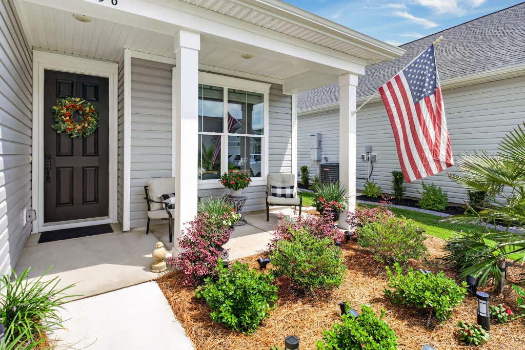 Photo of 136 Leeward Landing, Summerville, SC 29486 (MLS # 26022563)
